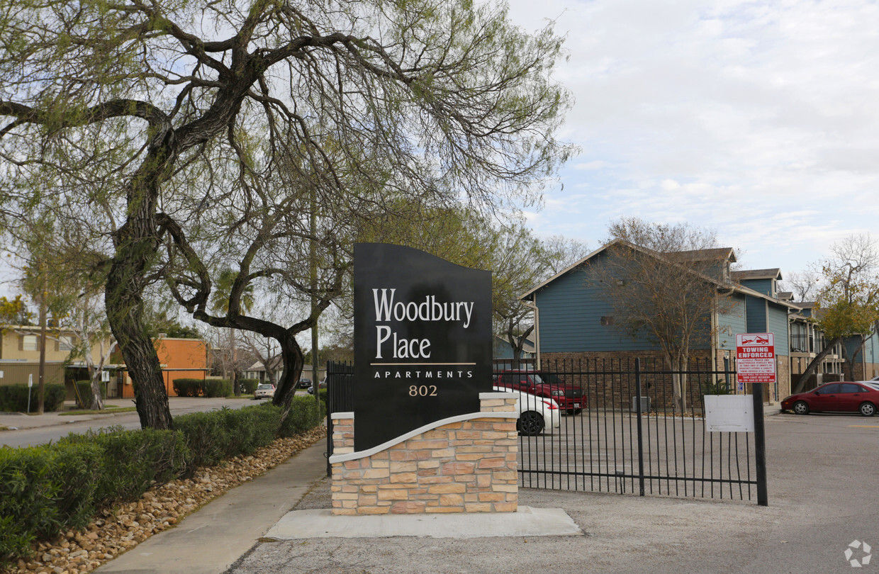 Foto principal - Woodbury Place Apartments