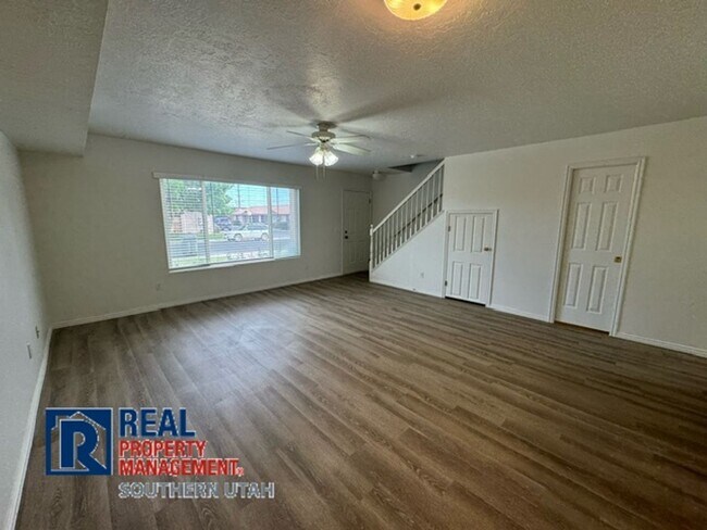 Foto del edificio - Dixie Downs Townhouse