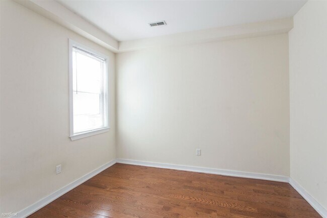 Foto del edificio - 6 br, 2 bath Duplex - 1802 WILLINGTON ST U...