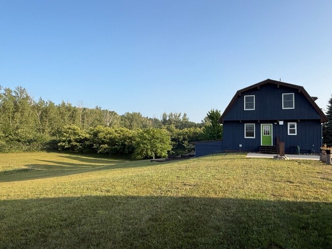 Building Photo - 7825 S Lake Leelanau Dr