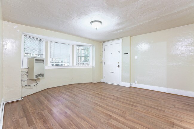 Building Photo - 300 San Juan Ave