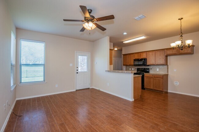 Foto del edificio - Beautiful 3 Bedroom, 2.5 Bath duplex located in Woodland Estates!