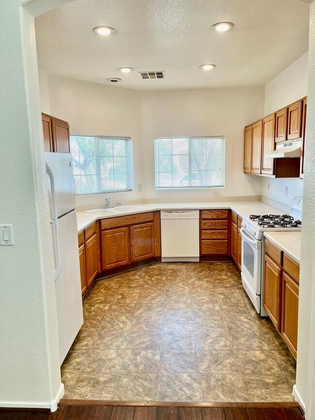 Foto del edificio - 8877 Happy Stream Ave