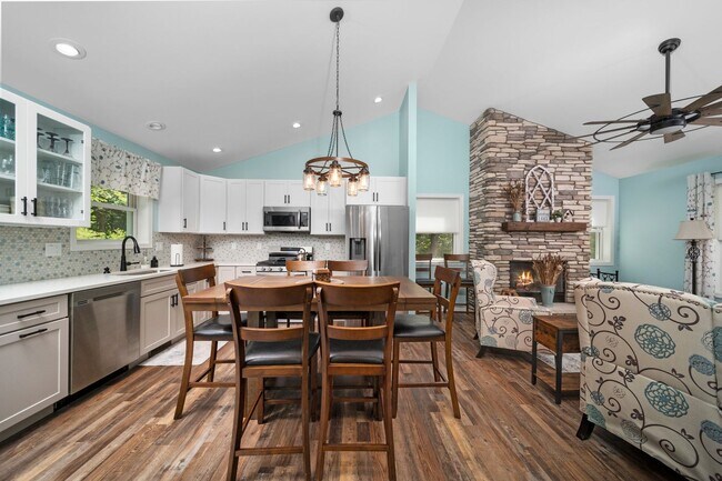 Building Photo - Tranquil Waters - Furnished Monthly Rental