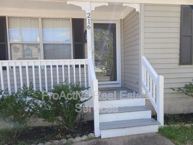 Building Photo - 216 Diamond Ave