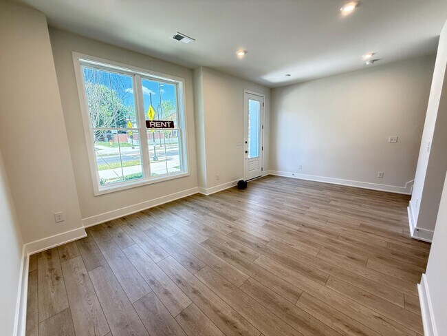 Foto del edificio - 9715 Grant Ave