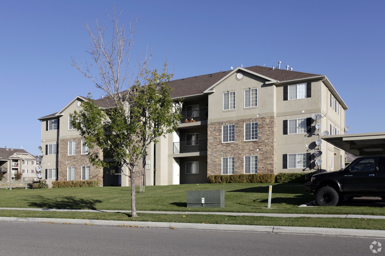 Building Photo - 3555-3624 Rock Creek Rd