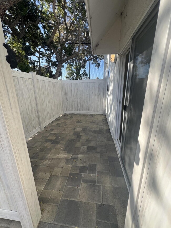 Building Photo - Available July 20th, Charming 1-Bedroom Oasis on Highland Drive, Oxnard - Silver Stand