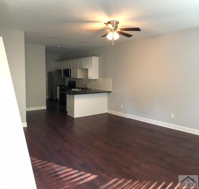 Building Photo - 1570 Binghampton Cir