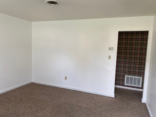 Living Room - 1417 Gilbert Rd NW