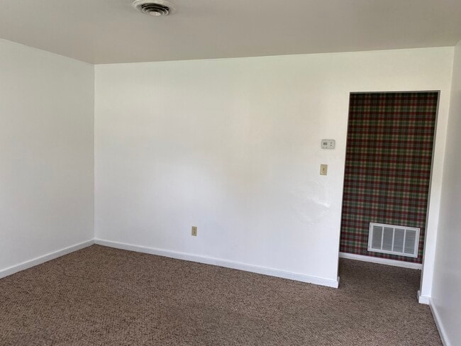 Living Room - 1417 Gilbert Rd NW