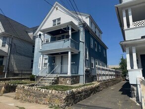 Building Photo - 456 Charles St