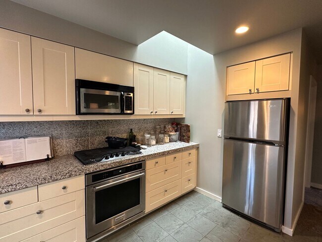 Building Photo - 723 LLC