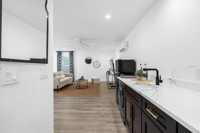Foto del edificio - 1812 N Westmoreland Dr