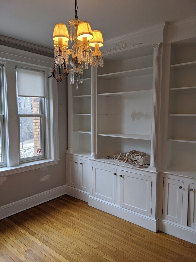 Foto del edificio - Jamaica Plain top floor 2 bedroom for September 1