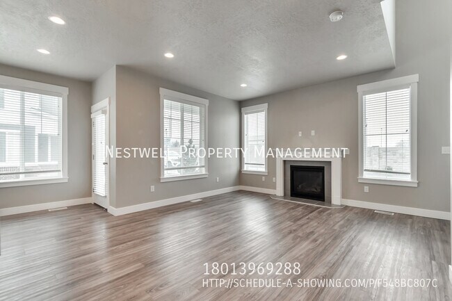 Building Photo - Sandy 4 Bed/3.5 Bath Townhome