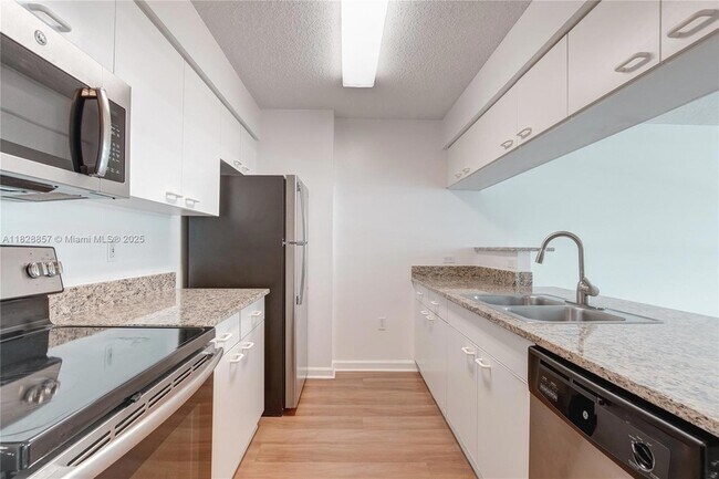 Foto del edificio - 1756 N Bayshore Dr