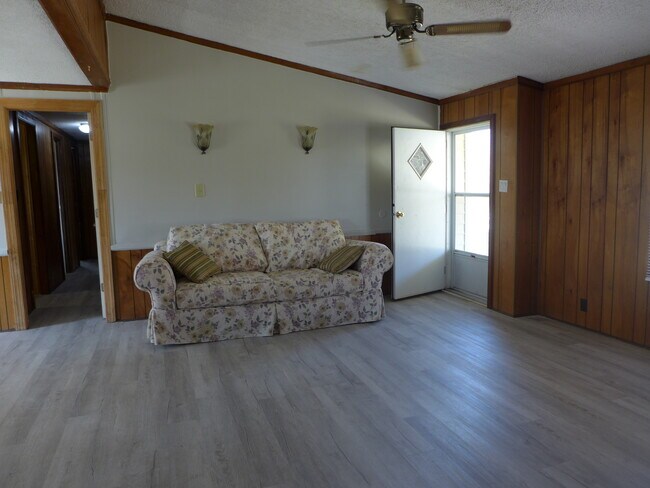 Foto del edificio - 1114 Grantham School Rd