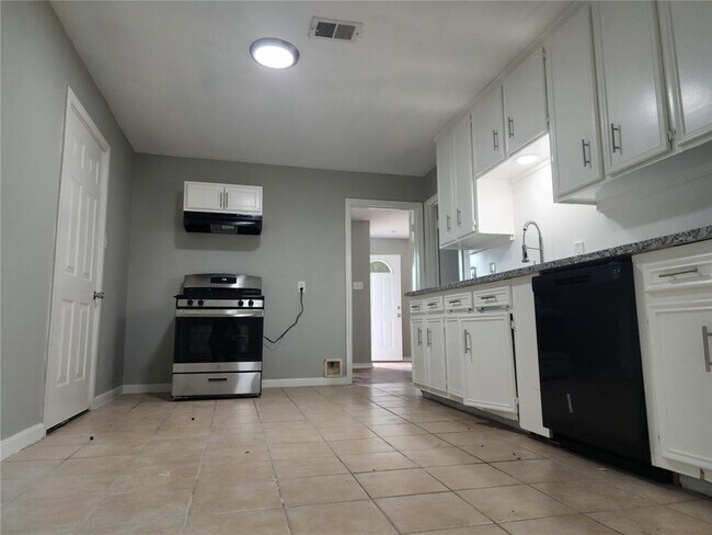 Building Photo - 7205 Heron Ln