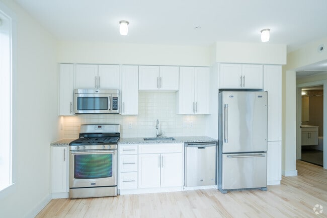 Interior Photo - 603 Concord