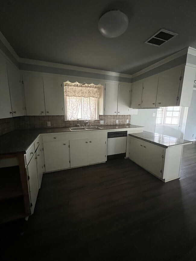 Foto del edificio - Coming Soon In Greenacres!  Pictures Comin...