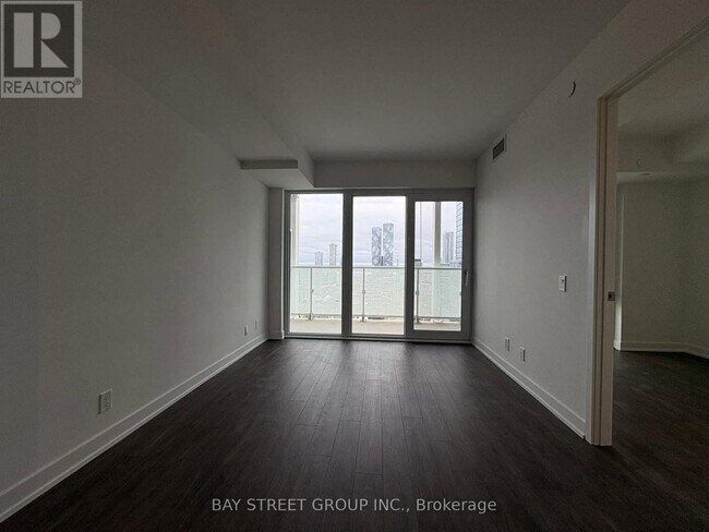 Photo du bâtiment - 88 Queen St E