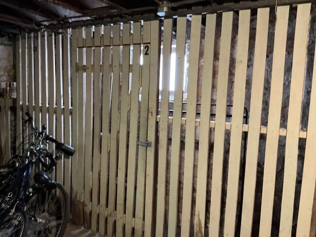 Building Photo - 1111 E Johnson St