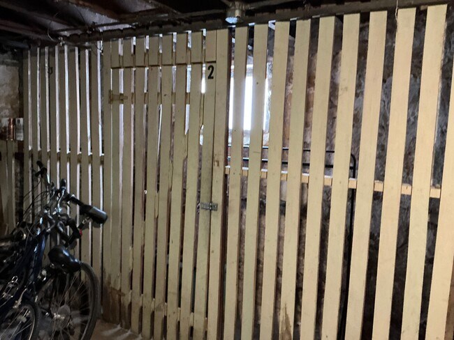 Foto del edificio - 1111 E Johnson St