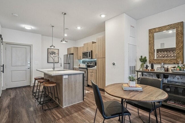 Building Photo - Infinity at the Rim