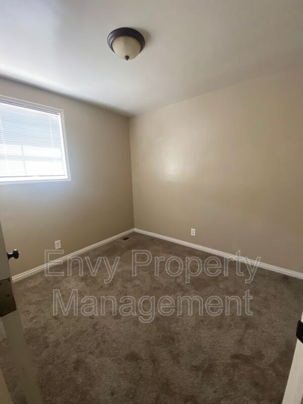 Building Photo - 2530 Gramercy Ave