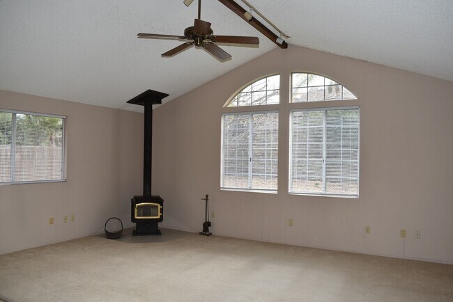 Foto del edificio - Single Story 3 Bed 2 Bath Home in Poway- S...
