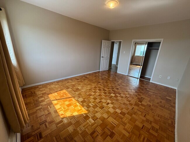 Building Photo - 1061 Queen's Blvd