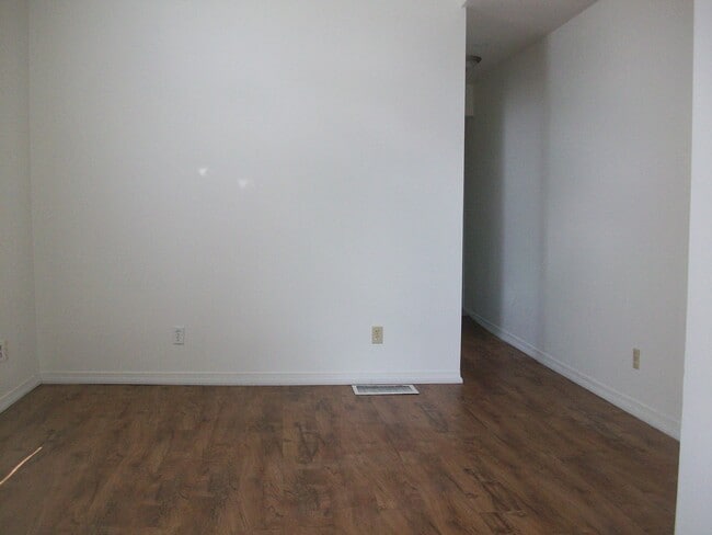 Building Photo - 539 Reid St