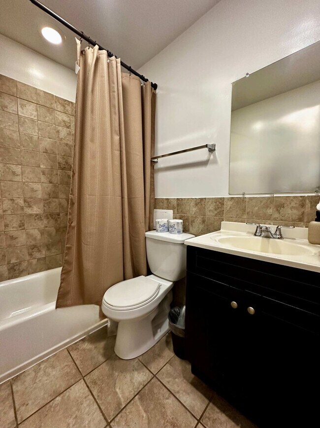 Foto del edificio - 3161 N Cambridge Ave