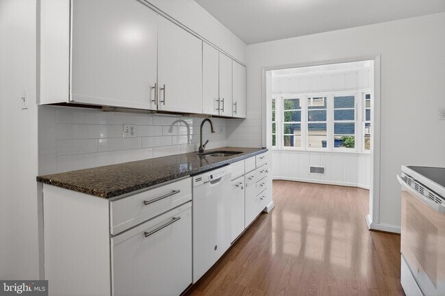 Foto del edificio - 5205 Saratoga Ave