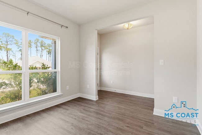Foto del edificio - 5723 Overland Dr