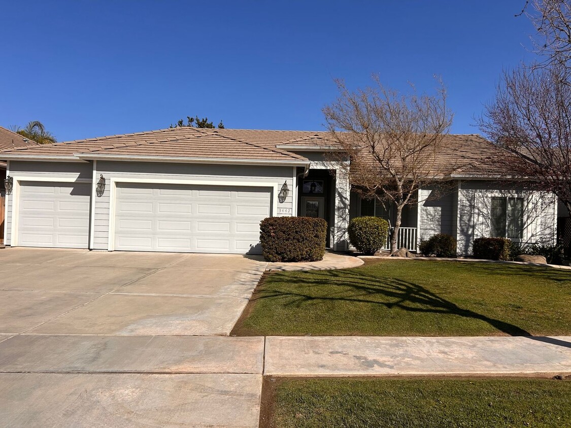 Foto principal - Beautiful home for rent in Visalia!