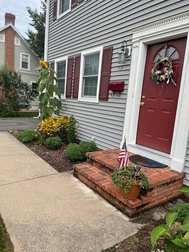 49 Maple St, Glastonbury, CT 06033 Townhome Rentals in Glastonbury CT