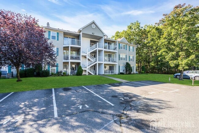 Foto del edificio - 66 Iroquois Dr