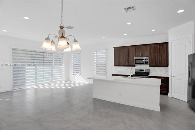 Foto del edificio - Northwest 39th Court, Coral Springs, FL 33065 - 3 BR 3 BA single-family home