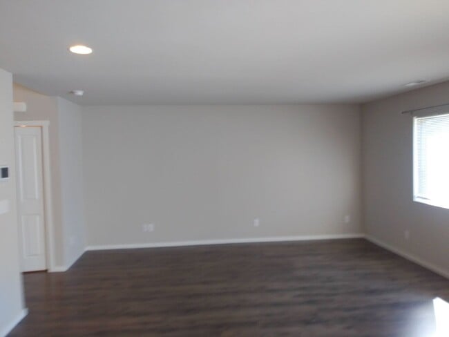 Foto del edificio - 2925 Mahogany St NE