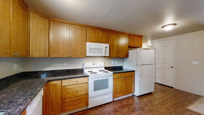 Foto del edificio - Spacious Updated 2 Bedroom Apartment in Tacoma-Granite Counters, W/D, Reserved Parking Space!