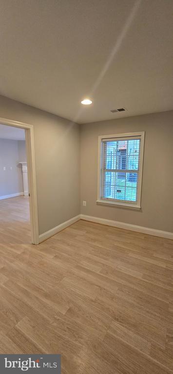 Building Photo - 47565 Royal Burnham Terrace