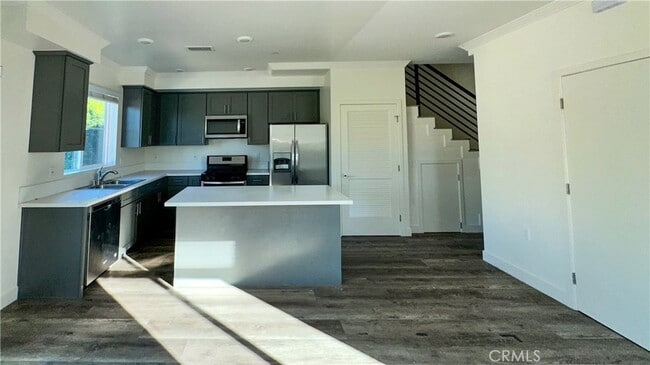 Foto del edificio - 14019 Vanowen St