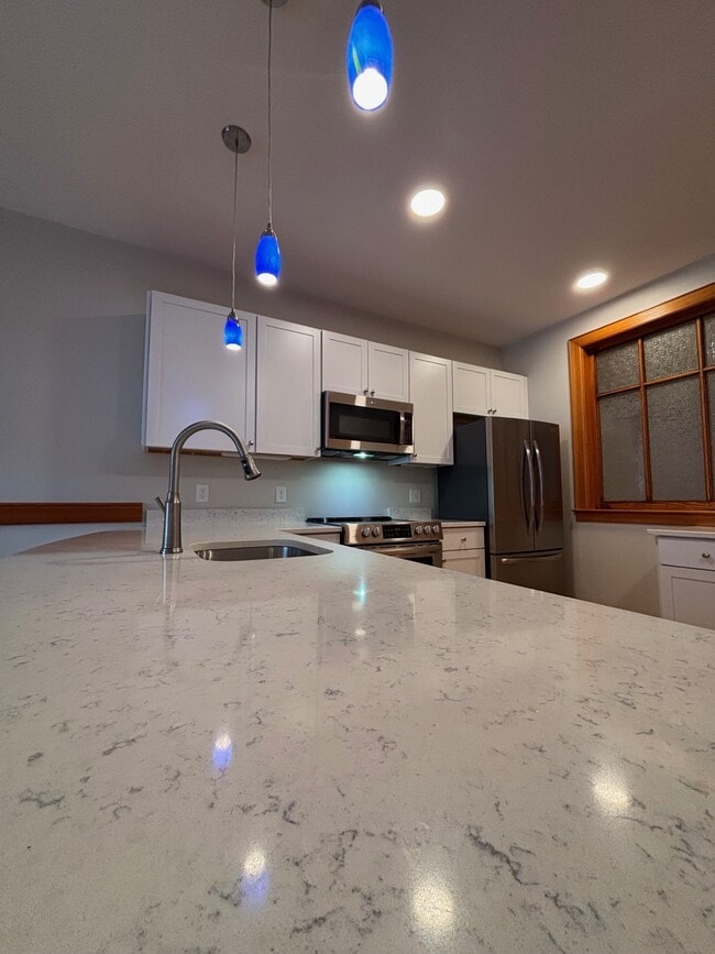 Building Photo - 609 Main St