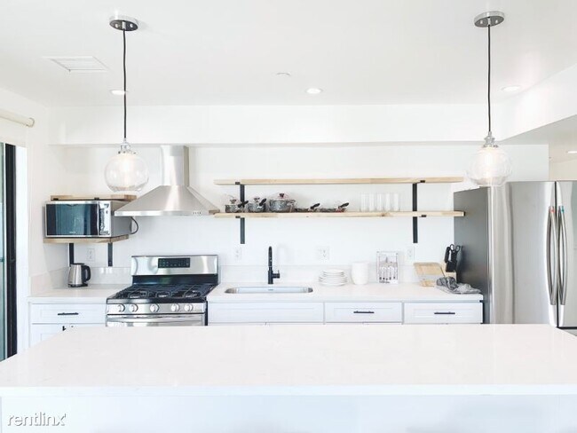 Foto del edificio - 4 br, 4 bath Apartment - 1476 W 37th Pl