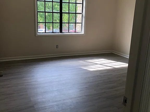 Building Photo - 300 Winding River Dr