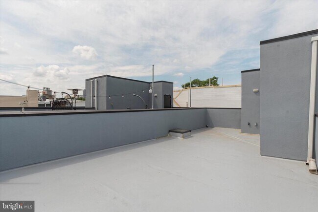 Building Photo - 531 W Jefferson St