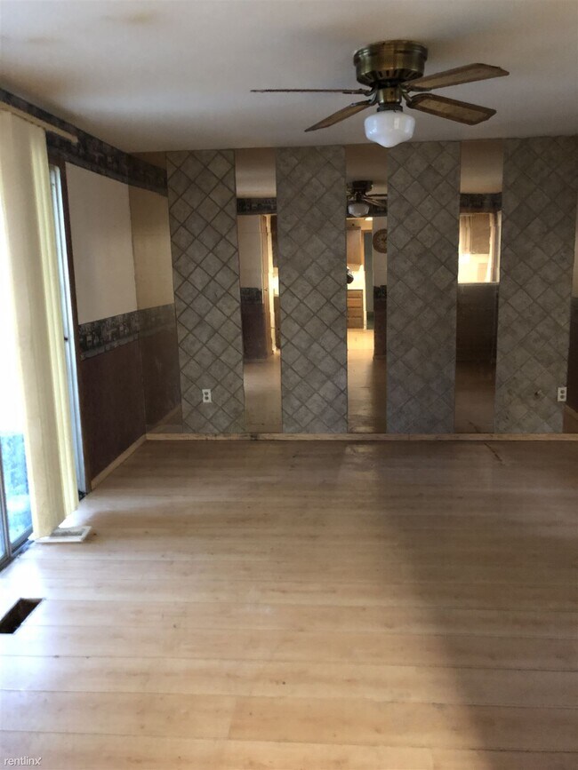 Building Photo - 3 br, 1.5 bath House - 228 Tulip Drive