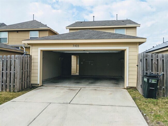 Building Photo - 7103 Pavilion Dr